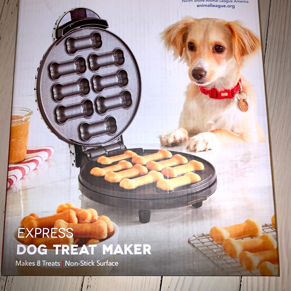 EVERYTHING PETS HOST PICK 🎉DOG TREAT MAKER Makes 8 treats! Recipes included🐶